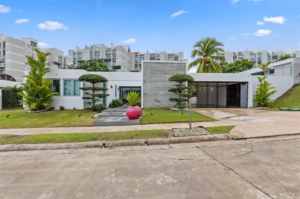 M-13 URB. CERRO REAL, Guaynabo, PR 00969