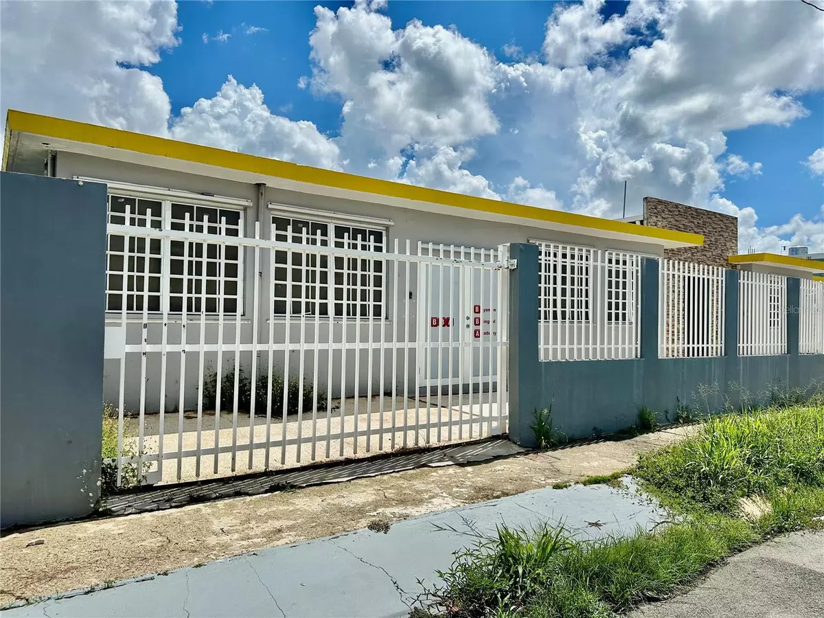 Bayamon, PR 00956,4D54 Playera Lomas Verdes 4D54 PLAYERA LOMAS VERDES