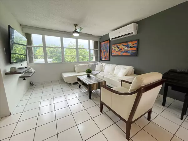 Guaynabo, PR 00969,Caparra Chalets 49 CALLE 8 #2A5