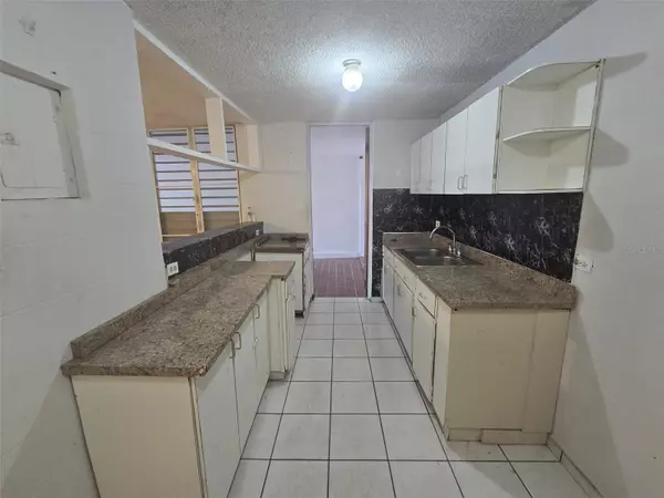 Carolina, PR 00983,AY10 VALLE ARRIBA HEIGHTS 38C