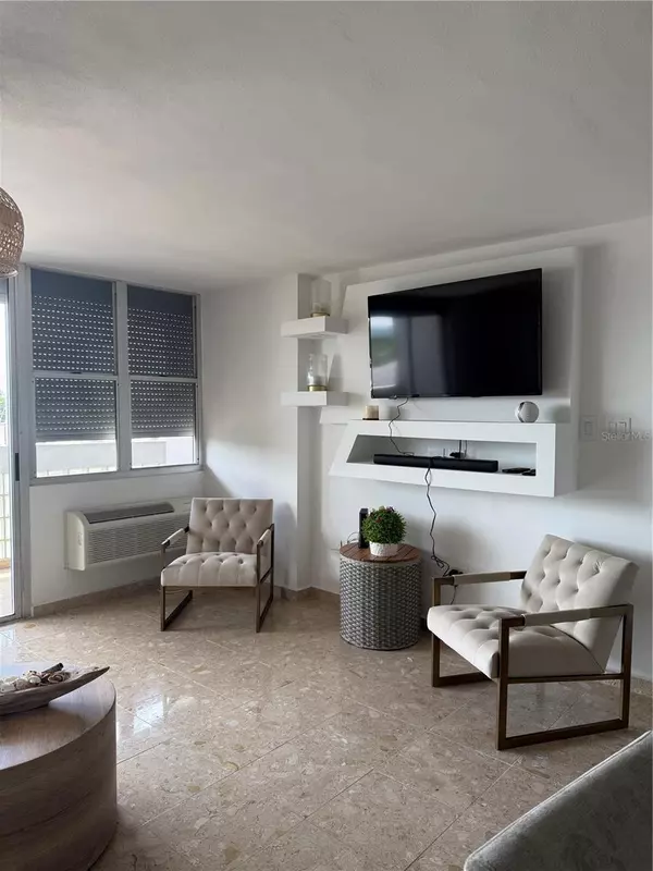 Carolina, PR 00979,3001 ave isla verde PLAZA DEL MAR #405