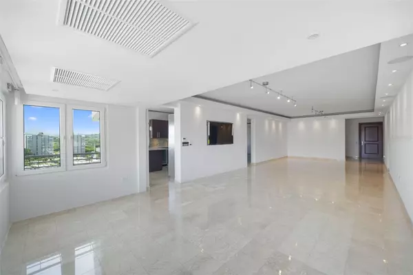 Guaynabo, PR 00966,101 CALLE ORTEGON #1502