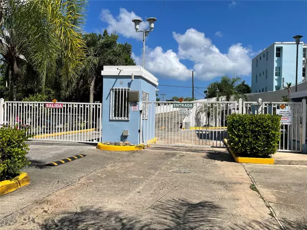 Vega Alta, PR 00692,AVE LUIS MENDEZ CLAS COND. VEREDAS DE LA ESPINOSA #B104