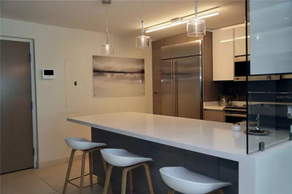 San Juan, PR 00901,25 Paseo Caribe BAHIA PLAZA #402