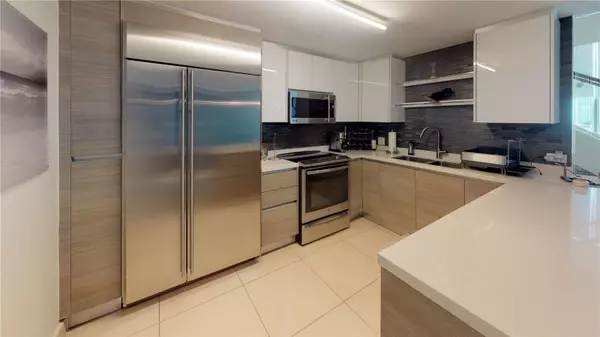 San Juan, PR 00901,25 Paseo Caribe BAHIA PLAZA #402