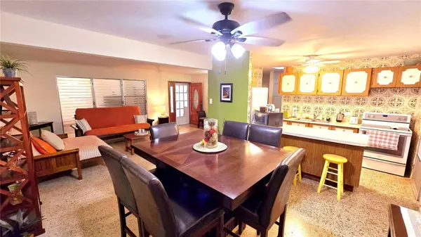 Bayamon, PR 00956,CALLE RENO URB. VISTA BELLA #H28