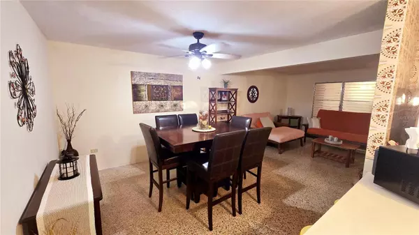 Bayamon, PR 00956,CALLE RENO URB. VISTA BELLA #H28