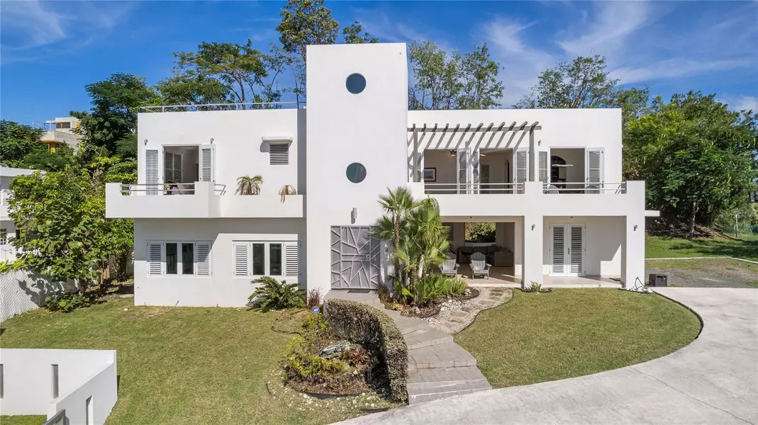 317 EXT LOS ROBLES, Rincon, PR 00677