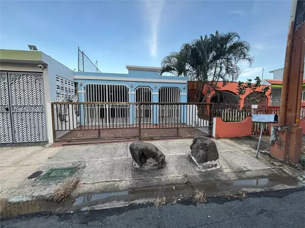 Carolina, PR 00986,CALLE HORTENCIA URB. LA MARINA #A4