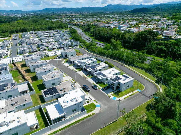 Caguas, PR 00725,E-10 CALLE PAISAJE #E-10