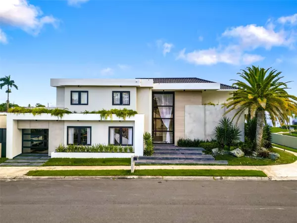 NN1 CALLE NACAR, Dorado, PR 00646