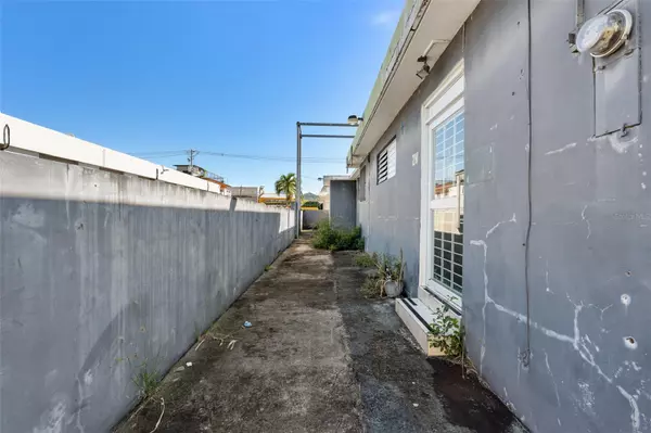 Humacao, PR 00791,#2 CALLE PADRE RIVERA WEST