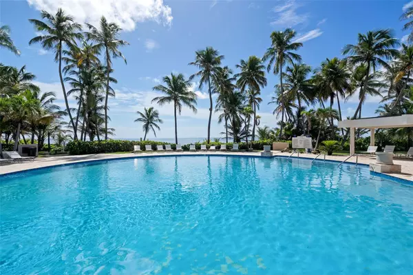 Humacao, PR 00791,180 CRESCENT COVE CV SE #13