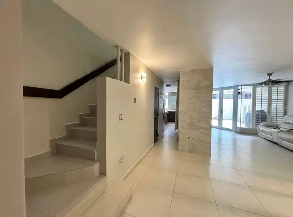 Guaynabo, PR 00969,469 ESMERALDA AVE #148