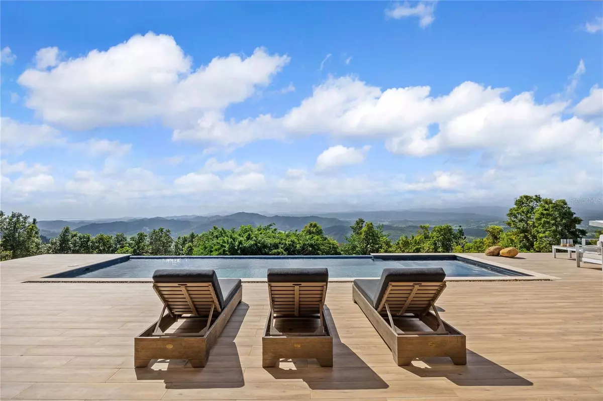 Naguabo, PR 00718,24-2 Bo. Pena Pobre KM 2.3 VISTA DEL ESTE