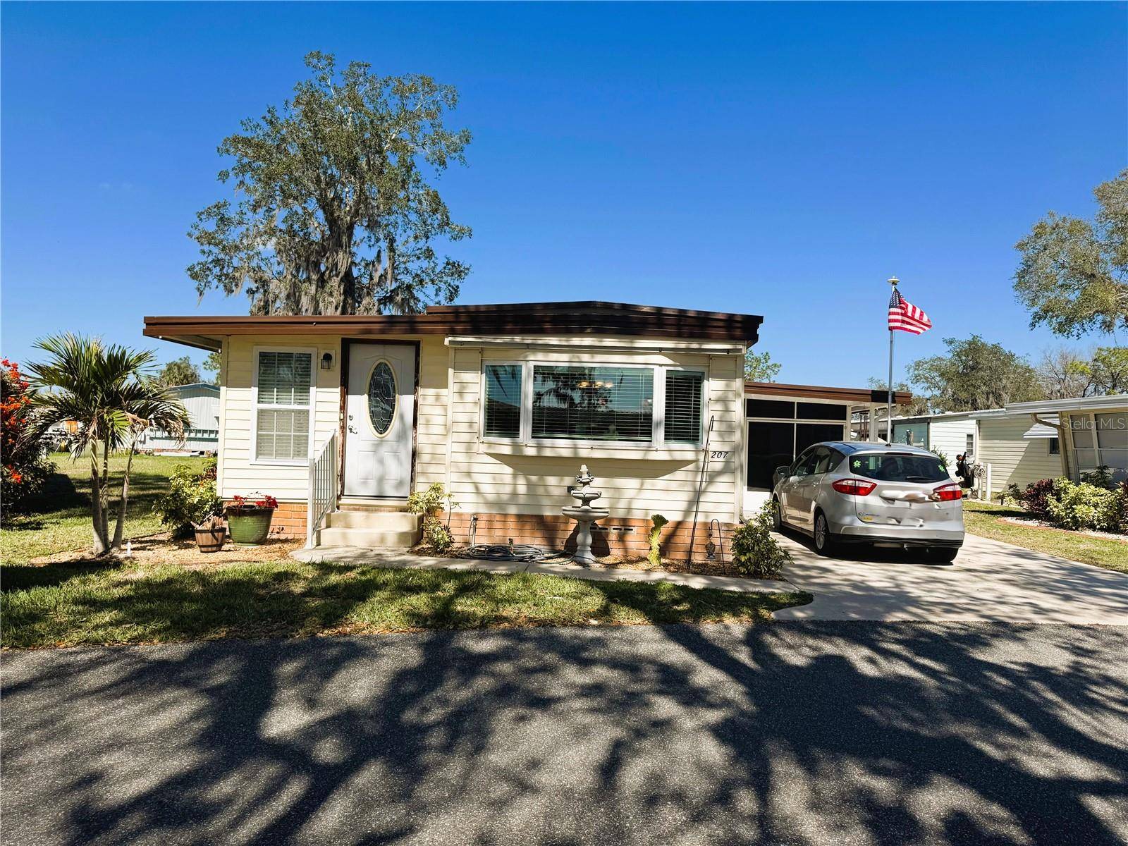 207 JACARANDA DR, Leesburg, FL 34748