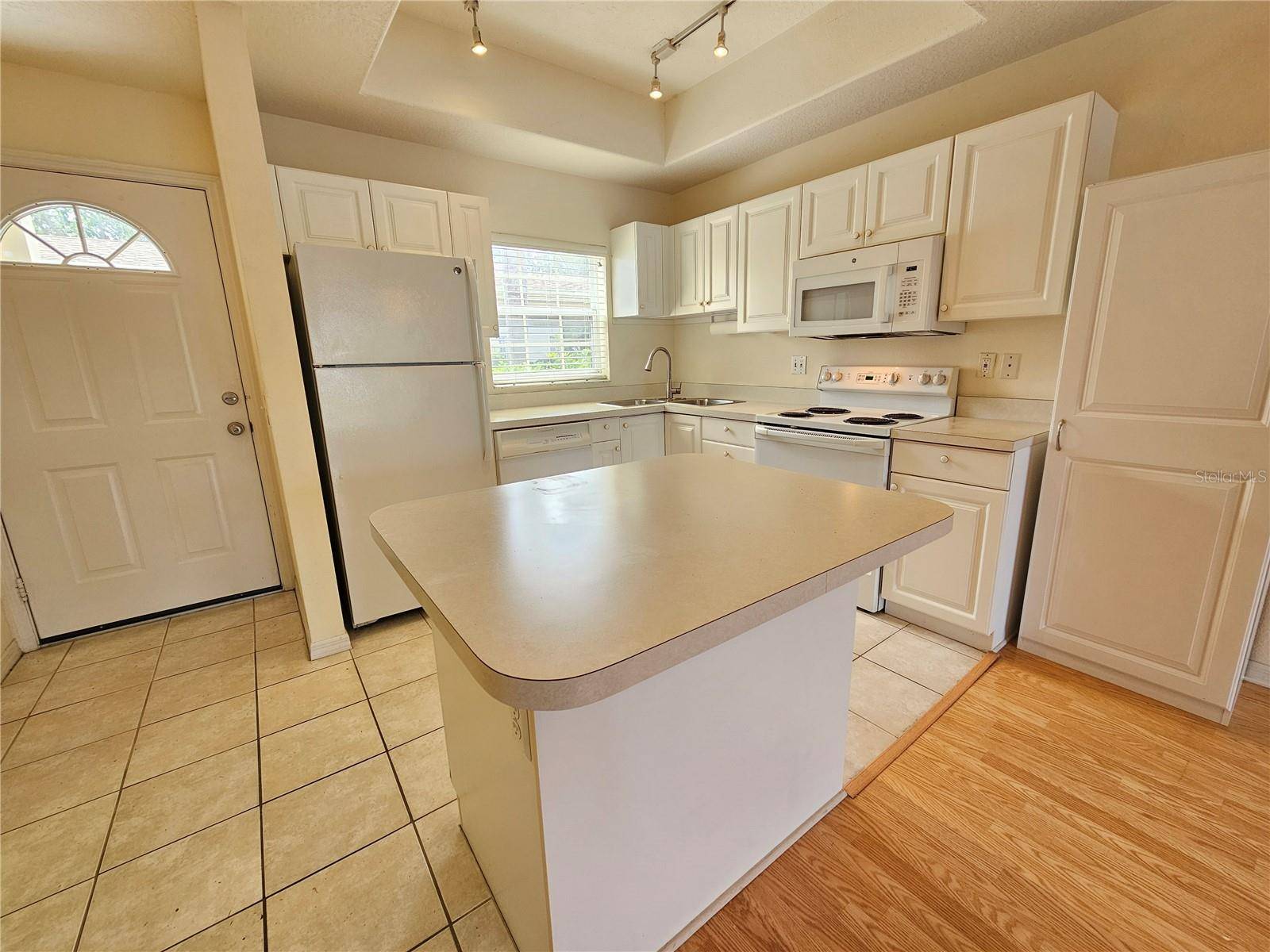 Sarasota, FL 34238,8340 WINGATE DR #1014
