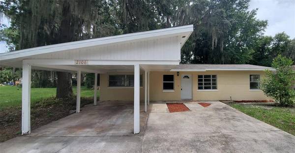 2106 HOLLYWOOD AVE, Eustis, FL 32726