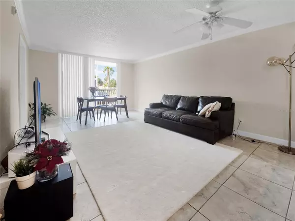 Sarasota, FL 34237,2760 COCONUT BAY LN #211