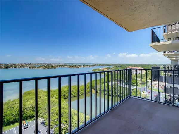 7050 SUNSET DR S #1402, South Pasadena, FL 33707