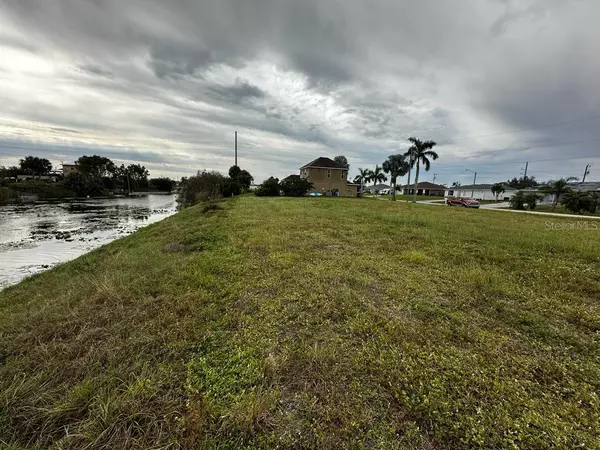 Cape Coral, FL 33909,2733 NE 5TH PL