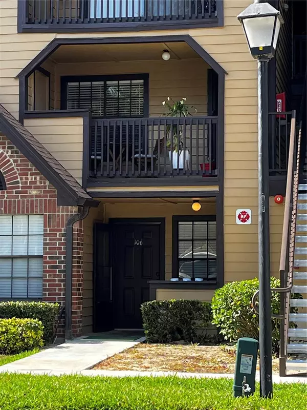 Altamonte Springs, FL 32701,385 WOODSIDE DR #206