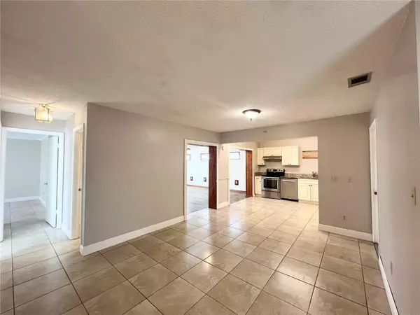 Kissimmee, FL 34746,5322 BAREFOOT PATH