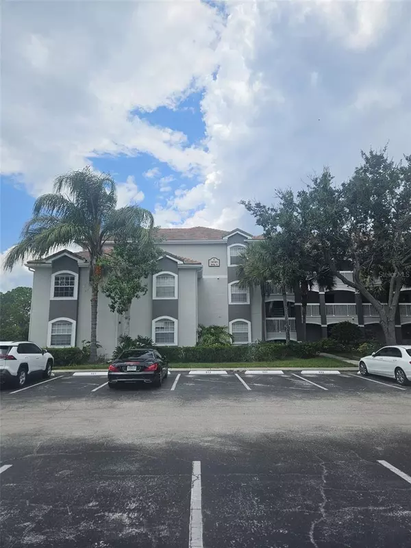 13929 FAIRWAY ISLAND DR #831, Orlando, FL 32837