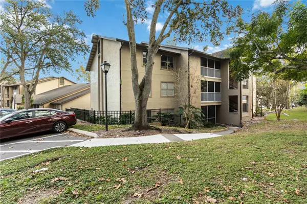 Altamonte Springs, FL 32714,976 LEEWARD PL #102