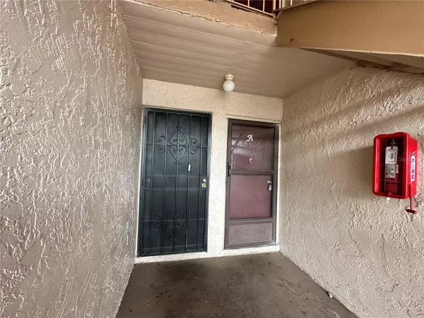 Tampa, FL 33617,7522 NEEDLE LEAF PL #27