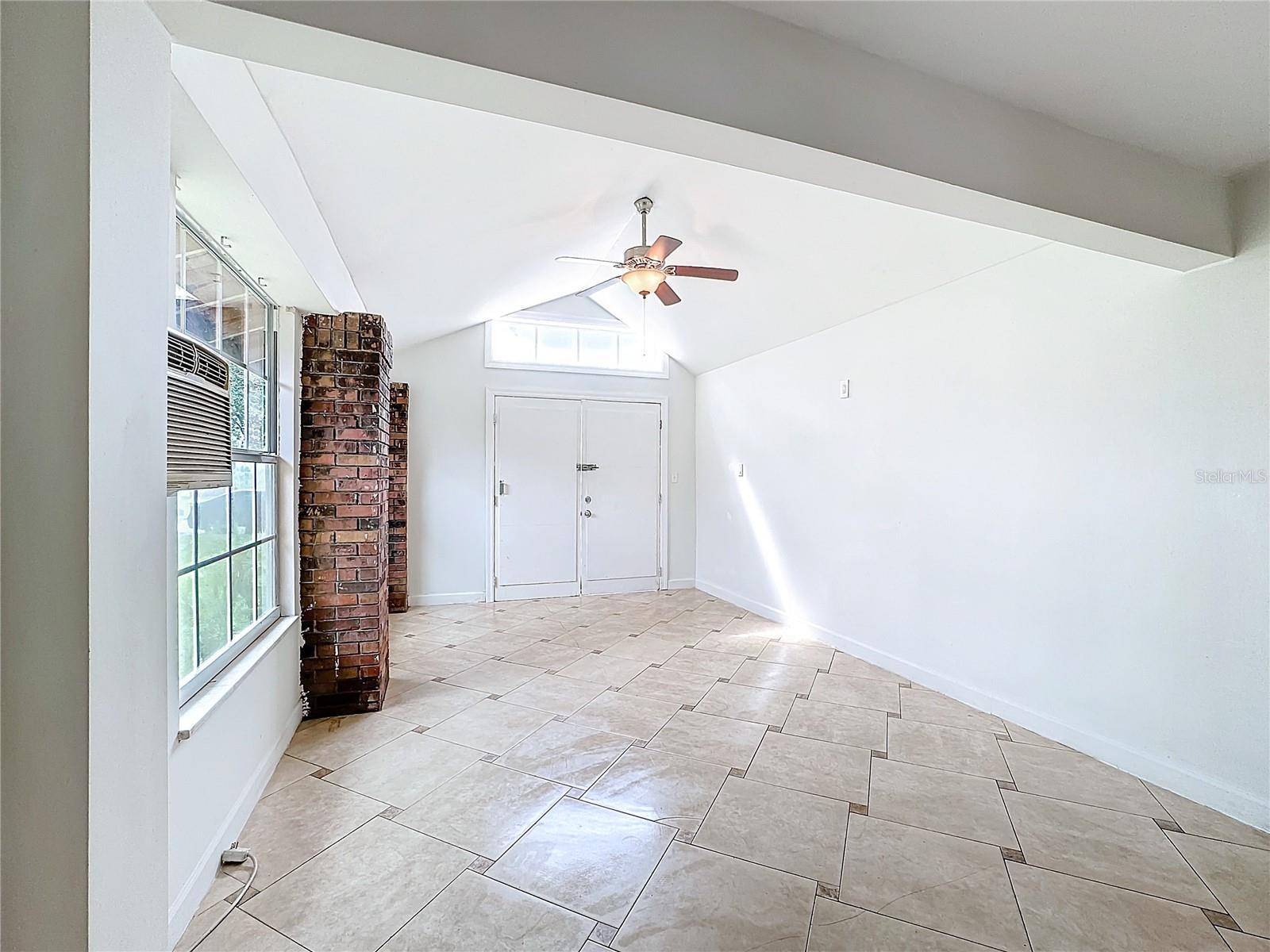 Poinciana, FL 34759,707 DIVOT LN