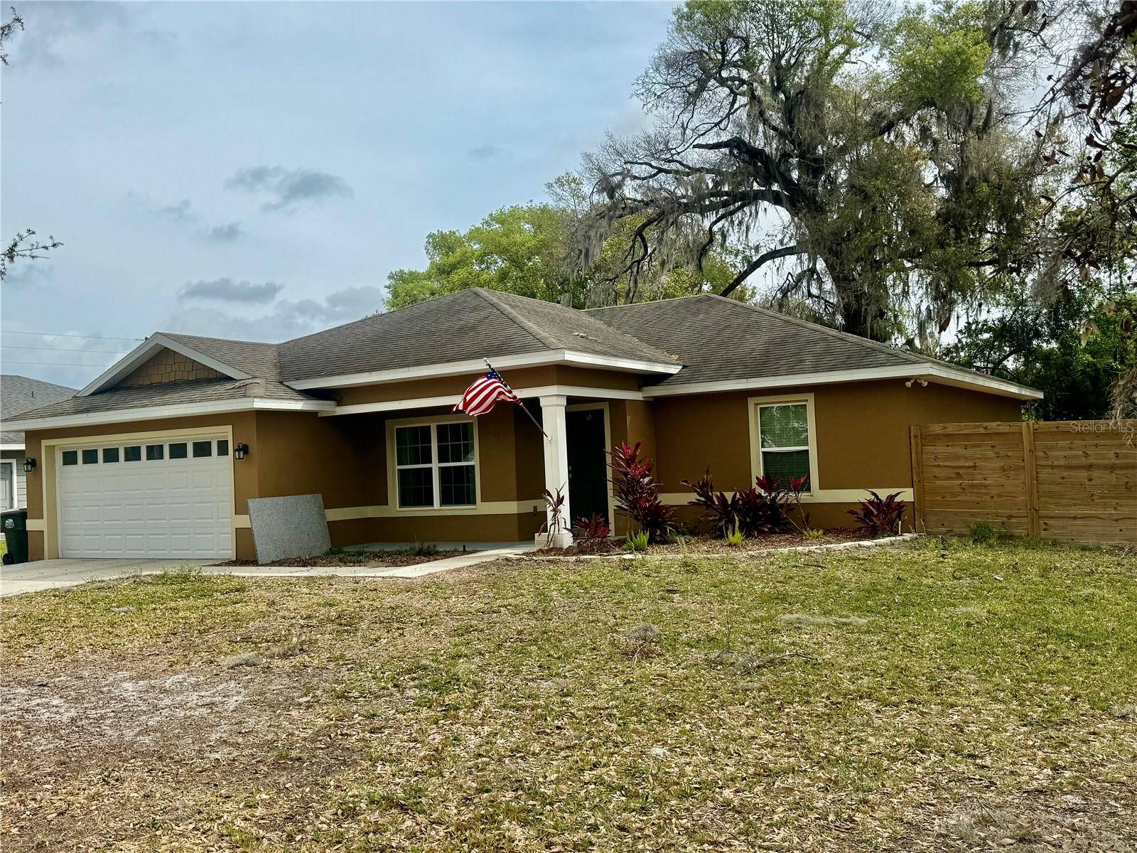 74 N OAK AVE, Umatilla, FL 32784