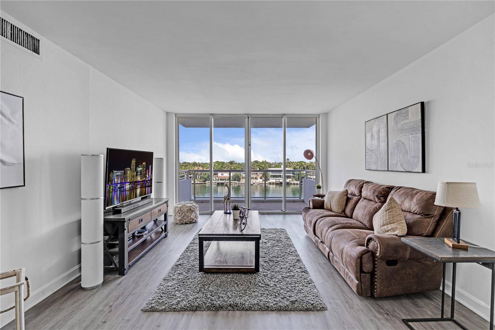 Miami Beach, FL 33140,5600 COLLINS AVE #6P