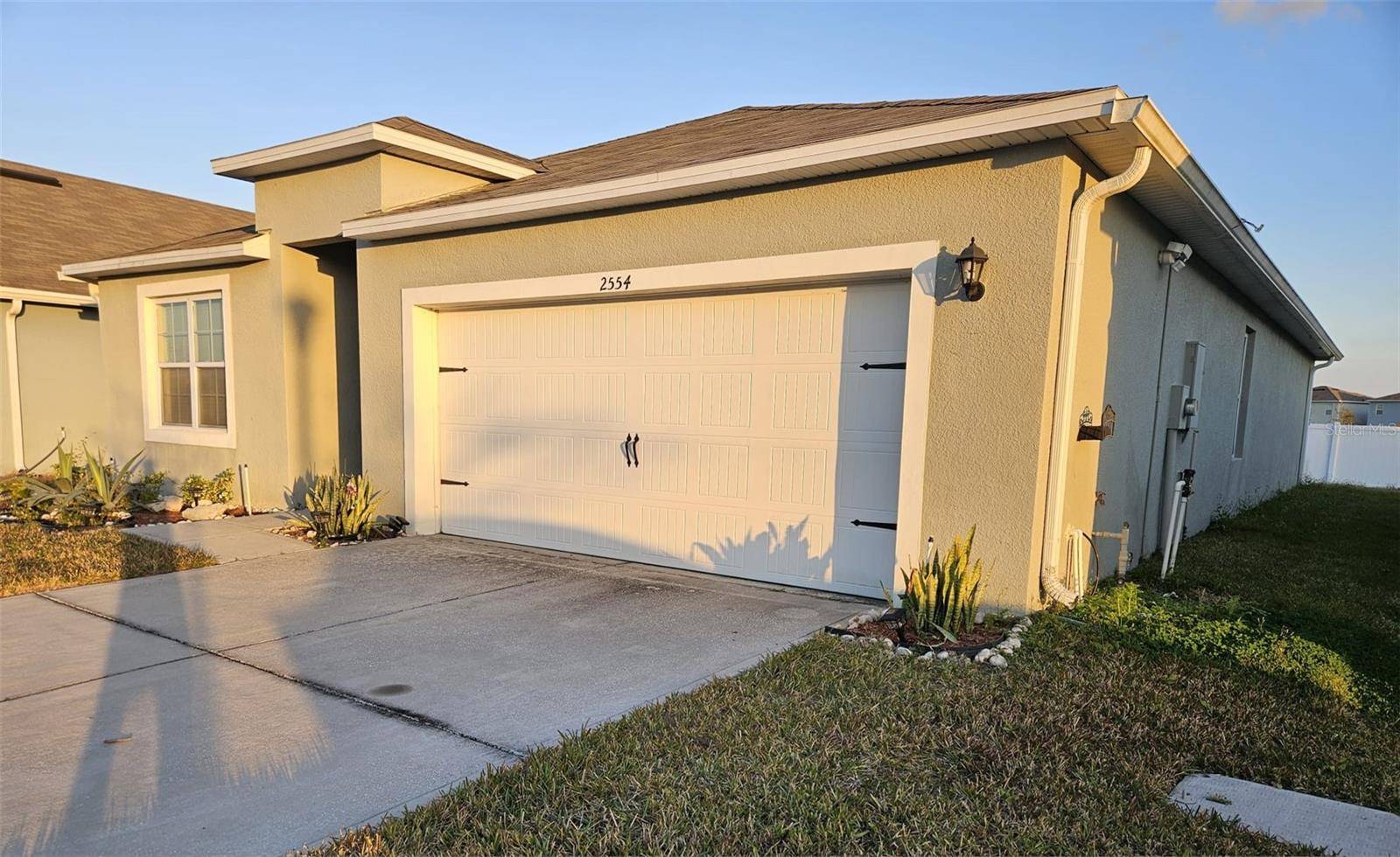 Lakeland, FL 33811,2554 RYLAND FALLS DR
