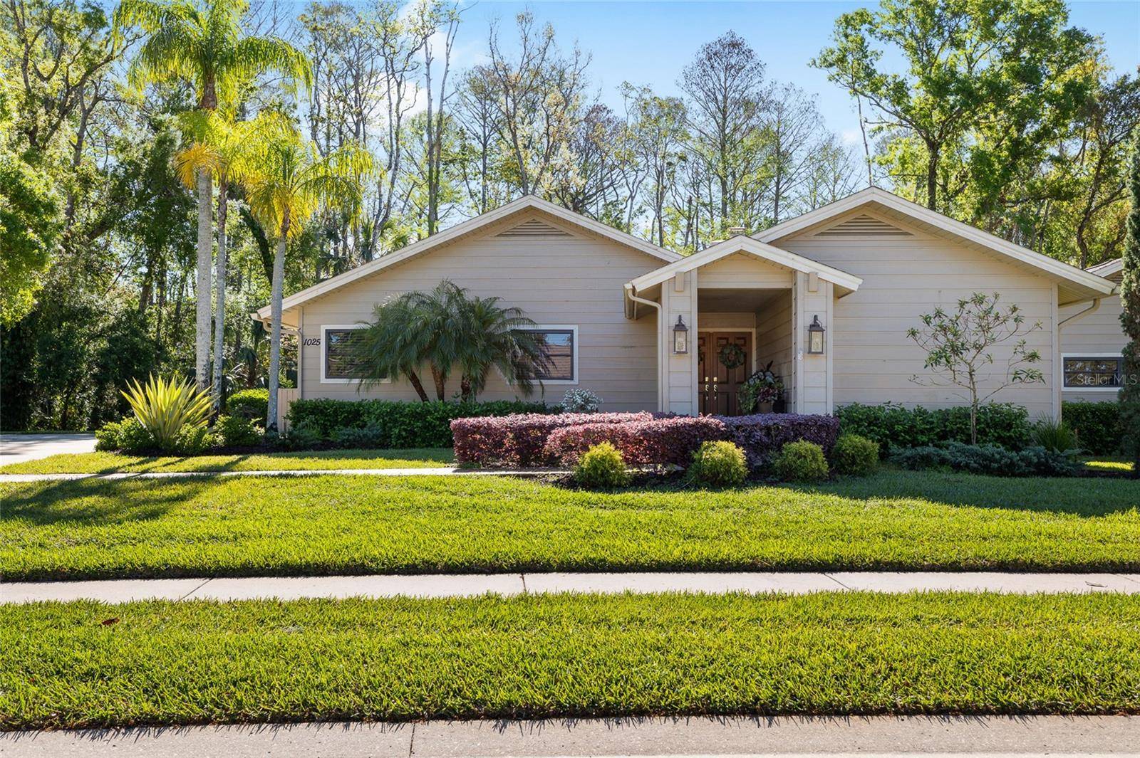 1025 ROYAL TROON CT, Tarpon Springs, FL 34688