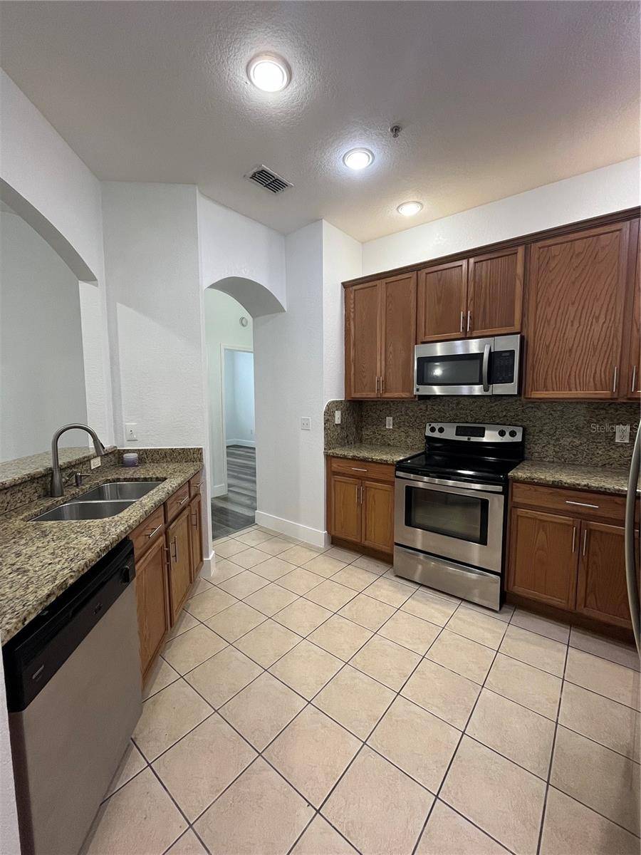 Kissimmee, FL 34741,3301 WHITESTONE CIR #204