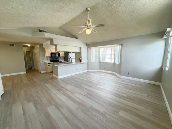 Kissimmee, FL 34746,5017 LAGUNA BAY CIR #96