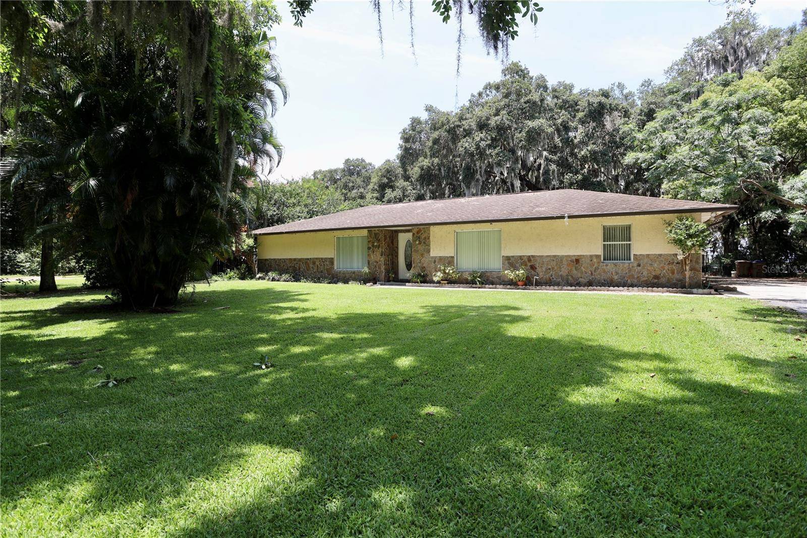 St Cloud, FL 34771,860 OAK SHORE DR