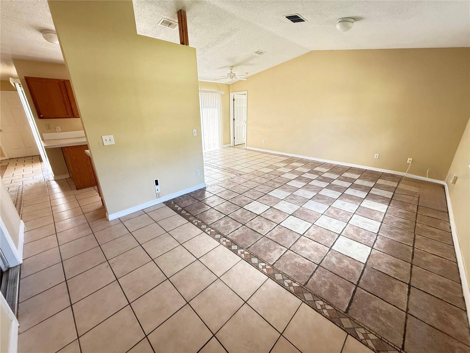 Kissimmee, FL 34759,724 VERSAILLES LN