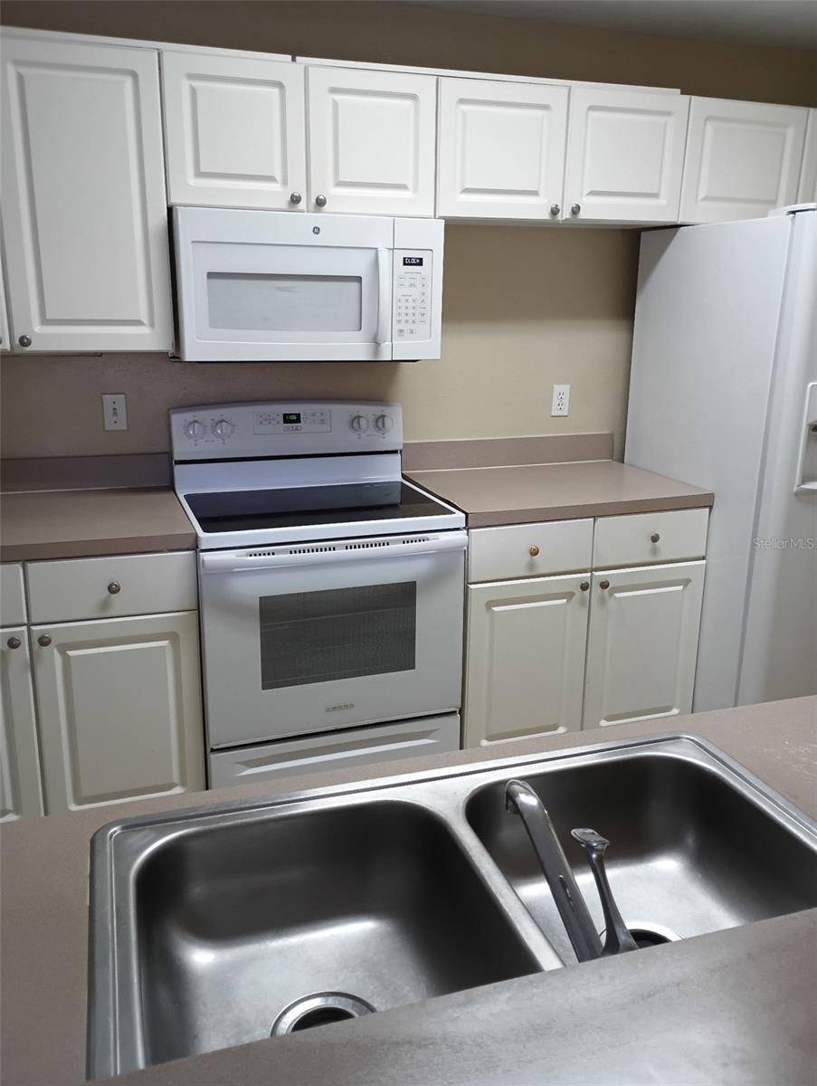 Orlando, FL 32811,5560 METROWEST BLVD #10