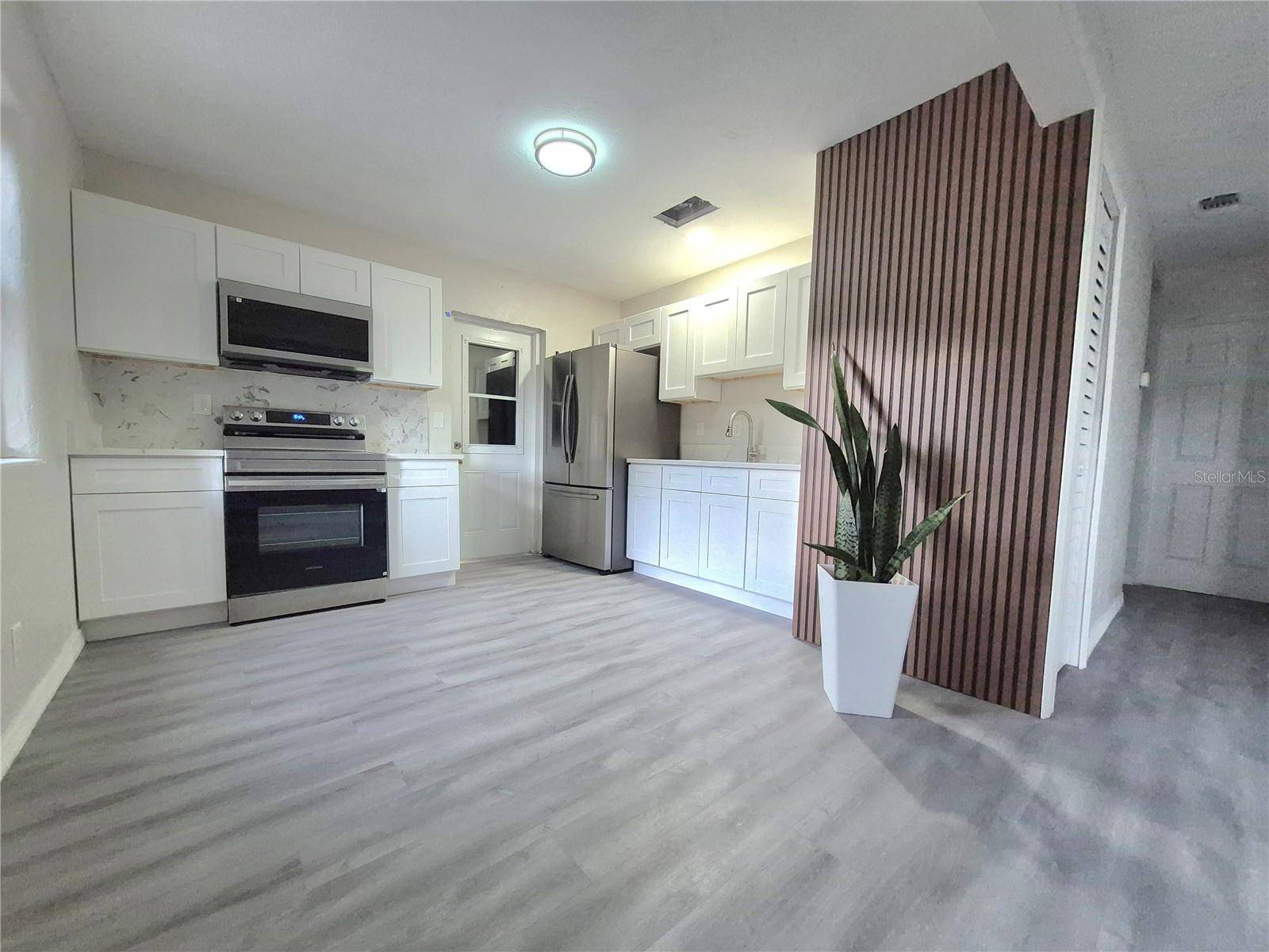 South Daytona, FL 32119,618 AURORA ST