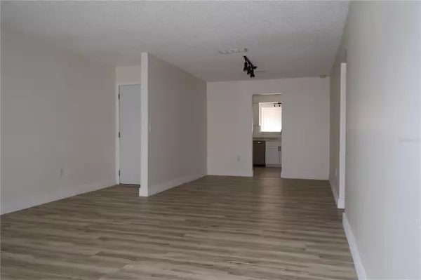 Orlando, FL 32822,4213 S SEMORAN BLVD #9