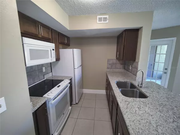 Kissimmee, FL 34741,445 FOUNTAINHEAD CIR #157