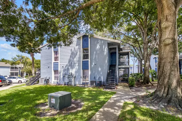 3827 BAY CLUB CIR #204, Kissimmee, FL 34741