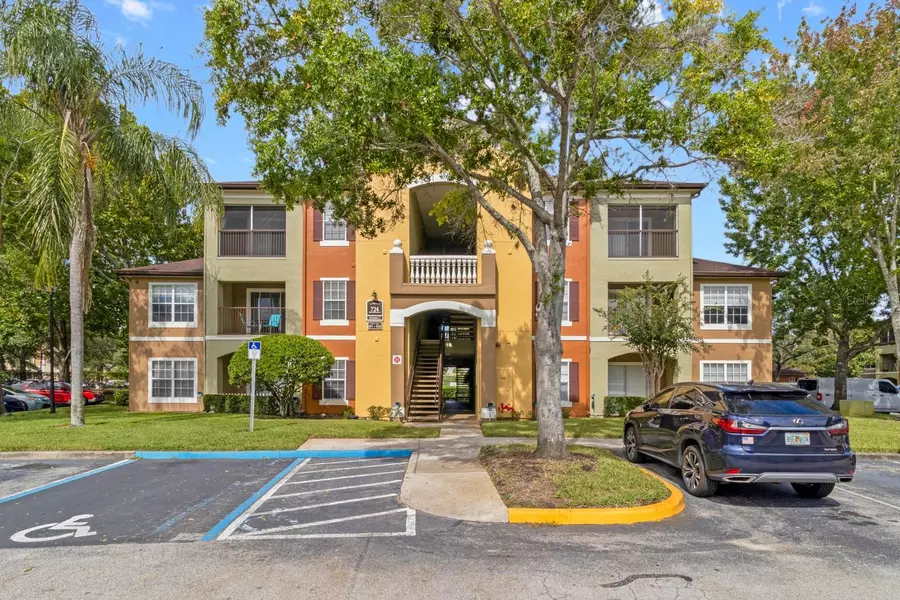 724 CREST PINES DR #511, Orlando, FL 32828