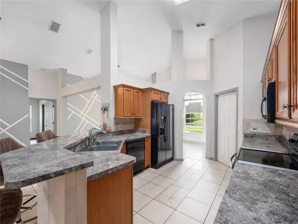 Orlando, FL 32837,2303 LAUREL PINE LN