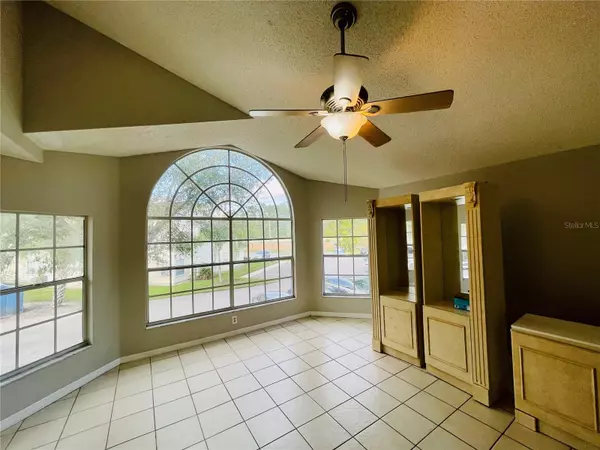 Kissimmee, FL 34746,5015 LAGUNA BAY CIR #92