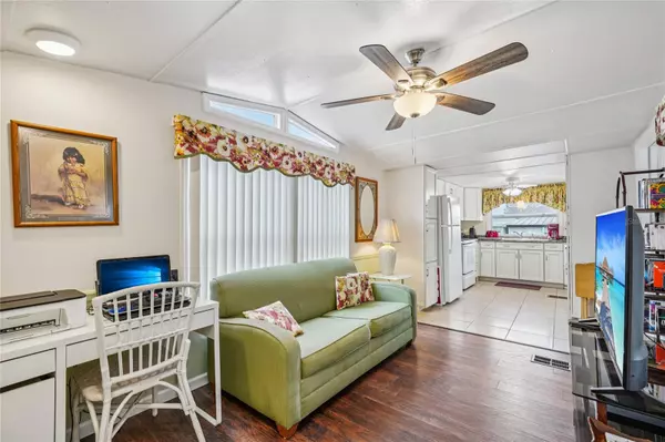 St Petersburg, FL 33709,7490 46TH AVE N #225