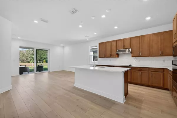 Lady Lake, FL 32159,748 SUNSHOWER DR