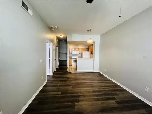 Kissimmee, FL 34741,4007 VENETIAN BAY DR #105